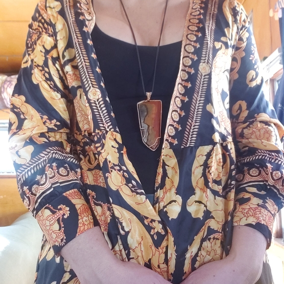 Black & Gold Robe - Picture 3 of 4